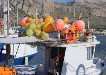 barca da pesca in porto