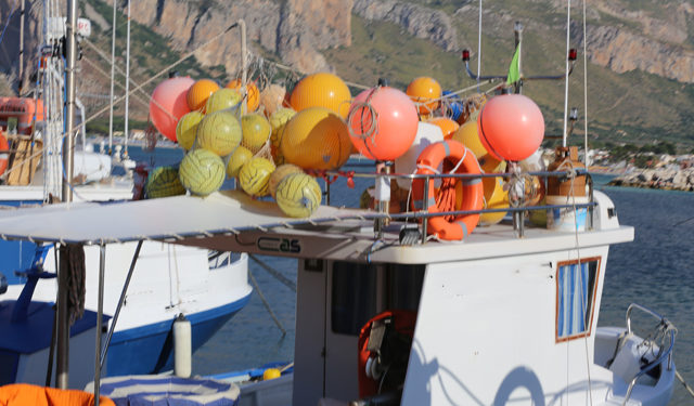 barca da pesca in porto