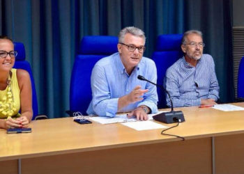 L'assessore Dino Pepe alla conferenza stampa per l'assegnazione di contributi per il consumo del 'pescato locale' nelle mense scolastiche abruzzesi
