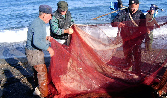 “Salute e Sicurezza”. Il Flag Borghi marinari dello Ionio dona kit di protezione ad equipaggi