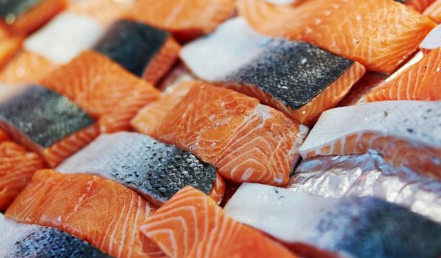 Salmone nelle mense scolastiche per incentivarne il consumo