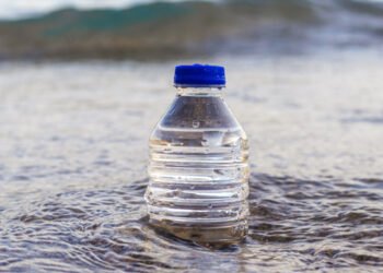 Metodo sostenibile per produrre acqua potabile dall'acqua di mare