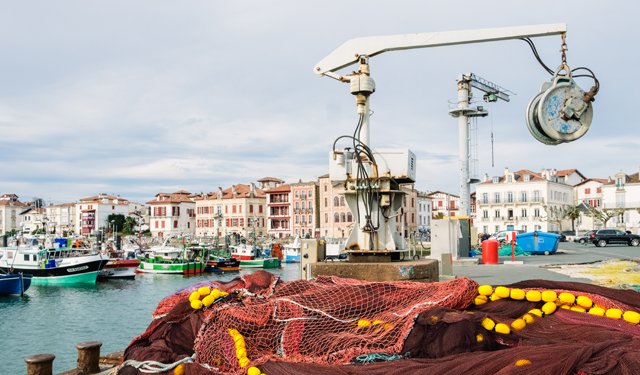 Our Fish: l'UE deve tagliare i sussidi carburante flotta peschereccia 