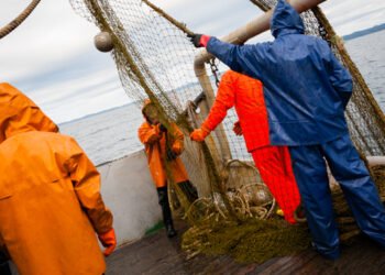 Accordo Marrakech nasconde trappola per pescatori italiani, Lega si astiene