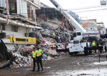 Ecuador. L'industria del gambero piegata dal terremoto