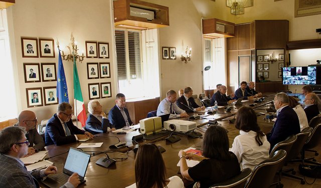 Granchio blu. Lollobrigida incontra associazioni e istituzioni locali