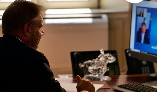 Lollobrigida: su Psa e Granchio Blu necessaria presenza uomo come bio regolatore