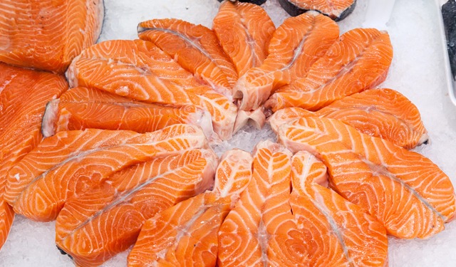 Cresce il mercato globale del salmone