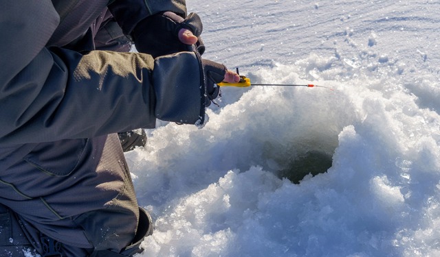 In Corea del Sud il festival della pesca sul ghiaccio 