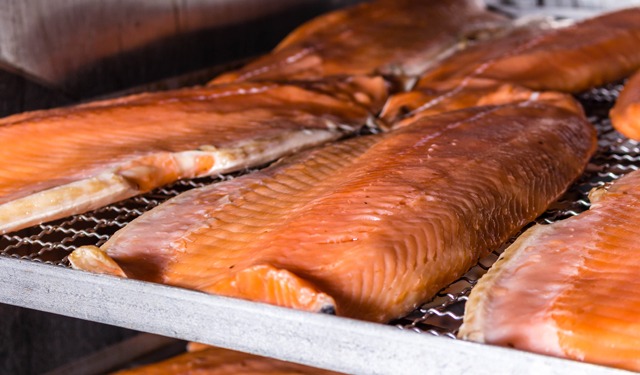 Salmone affumicato italiano: eccellenza, qualità e sostenibilità
