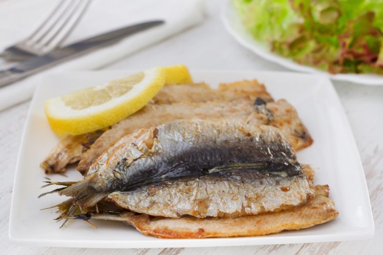 Mangiare più pesce selvatico riduce l'impatto ambientale