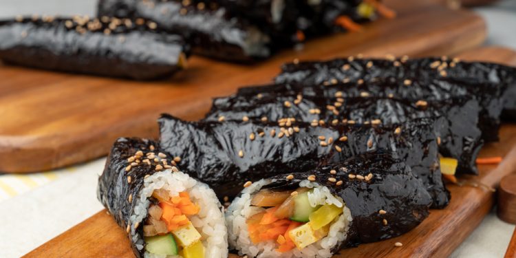 La crescente fama del gimbap coreano influenza il mercato delle alghe