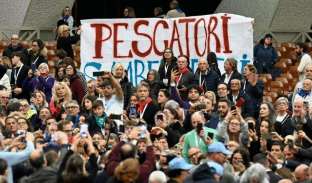 Uila Pesca e Uila in udienza privata da Papa Francesco insieme ai pescatori