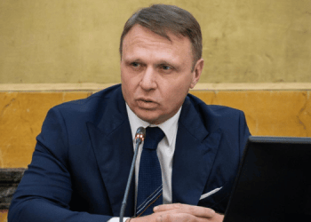 Riduzione dell’IVA sulle ostriche. La proposta di Lollobrigida tra sostegno al settore e polemiche