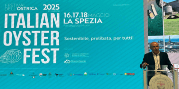 Ostriche fresche esposte all’Italian Oyster Fest a La Spezia 2025