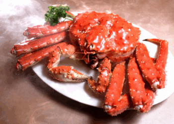 Il granchio reale rosso tra lusso gastronomico e gestione sostenibile