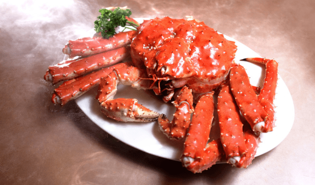 Il granchio reale rosso tra lusso gastronomico e gestione sostenibile