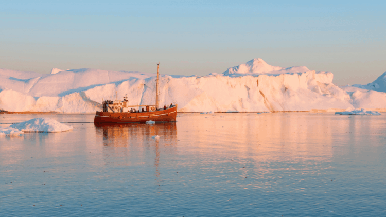 Imbarcazione da pesca nelle acque antartiche dell’Area 48
