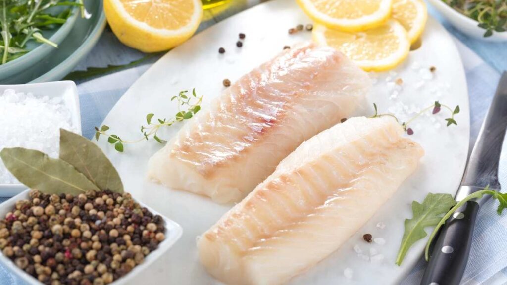 Filetti di merluzzo fresco con limone ed erbe aromatiche