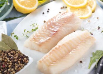 Filetti di merluzzo fresco con limone ed erbe aromatiche